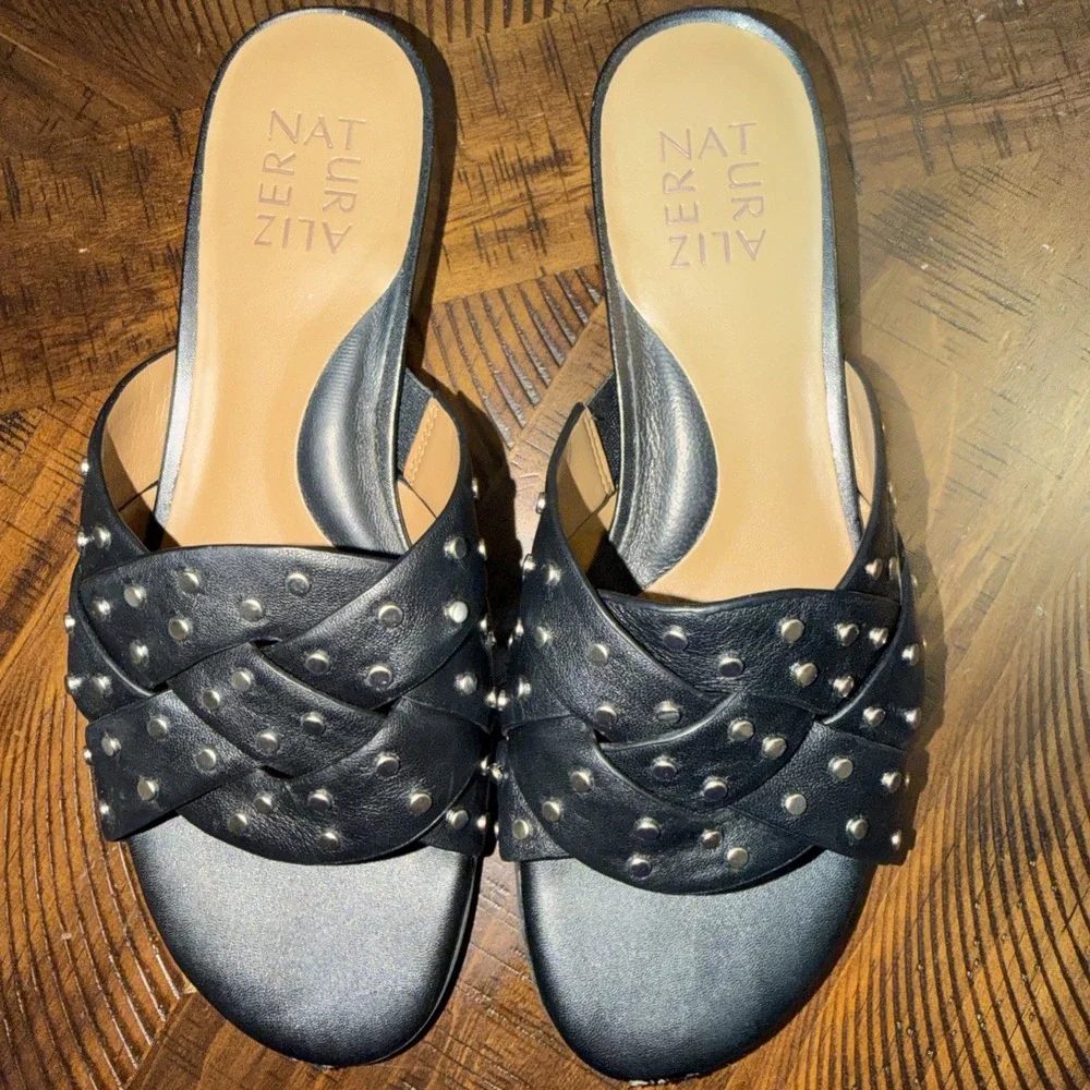 Naturalizer Women's Size 8 Studded  Black Leather Sandals Comfy Soft